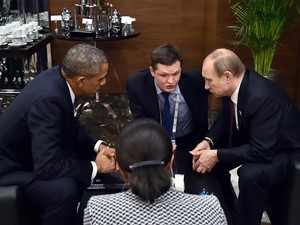Os presidentes dos Estados Unidos, Barack Obama, e da Rússia, Vladimir Putin, durante a cúpula do G20 neste domingo (15) (Foto: RIA-Novosti, Kremlin Pool Photo via AP)