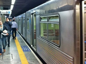 Movimento tranquilo no trecho da Linha 1 - Azul do Metrô que funcionou na manhã desta quarta-feira (Foto: Juliana Cardilli/G1)