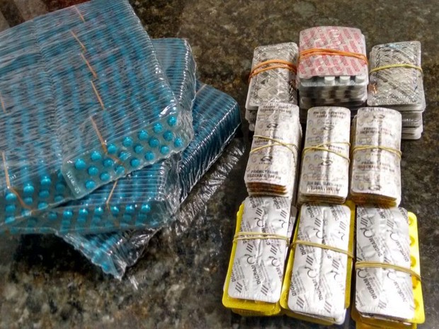 Medicamentos contrabandeados foram apreendidos pela Polícia Rodoviária (Foto: Divulgação/Polícia Militar Rodoviária)