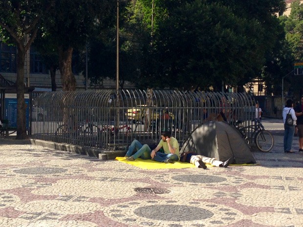 Grupo permanece acampado em frente à Câmara dos Vereadores, no Rio (Foto: Cristiane Cardoso/G1) Grupo permanece acampado em frente à Câmara dos Vereadores, no Rio (Foto: Cristiane Cardoso/G1)