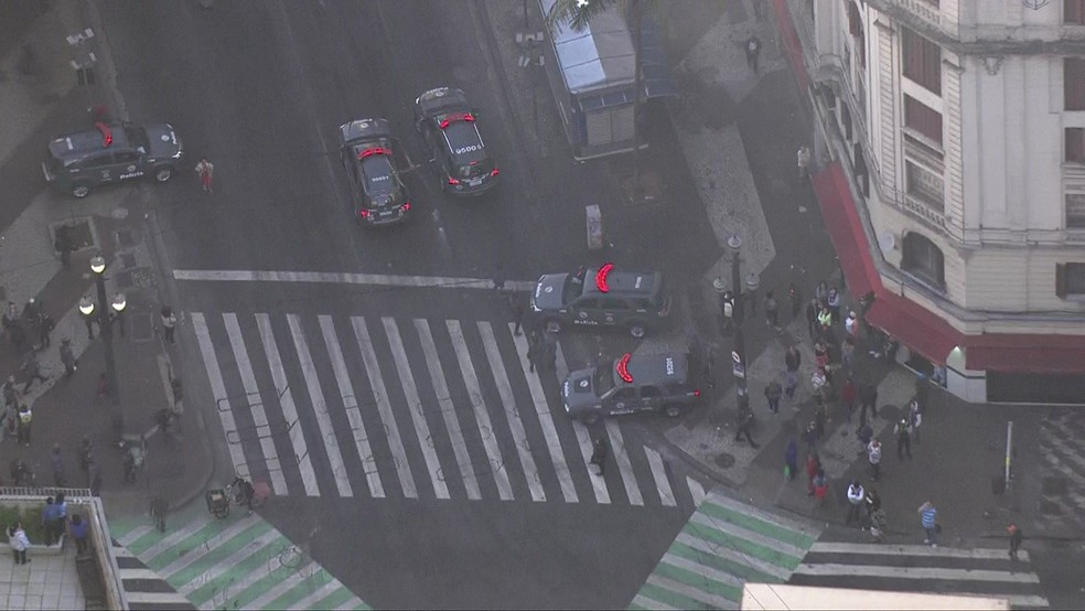 Manifestação na Avenida São João, na região central de SP. (Foto: Reprodução/TV Globo)