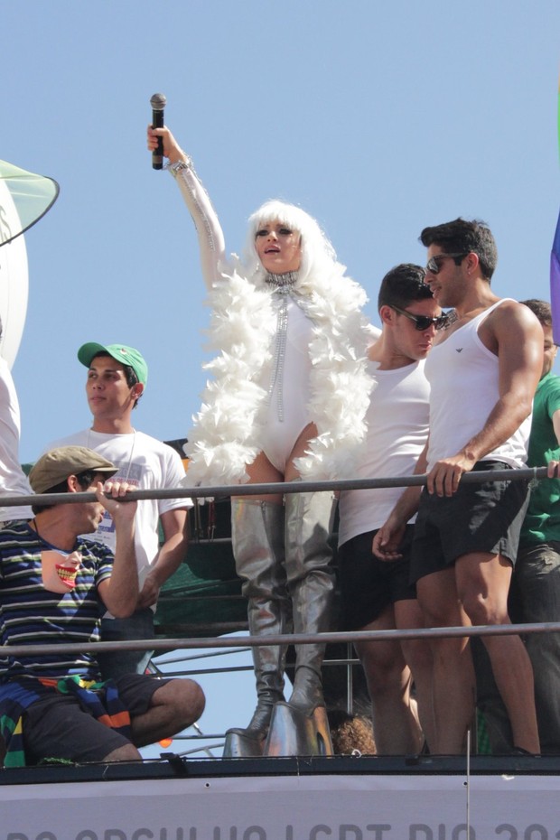 Leticia Spiller na parada gay no Rio (Foto: Fabio Moreno/Fotorio News)