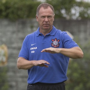 Mano minimiza reencontro e define passagem pelo Flamengo: 