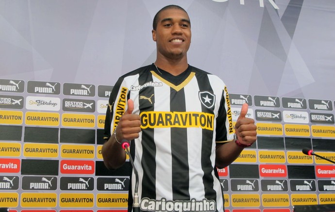 Murilo apresentação Botafogo  (Foto: Gustavo Rotstein)