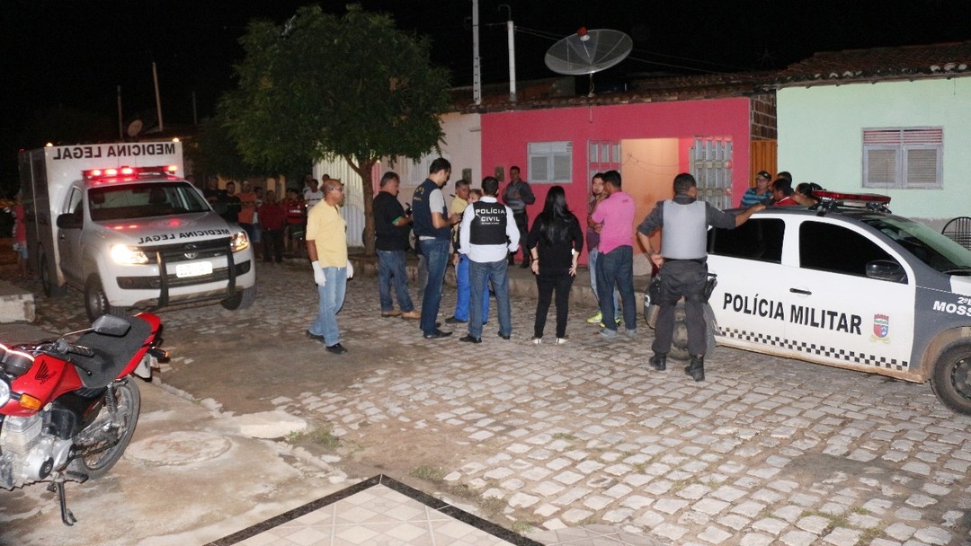 Resultado de imagem para Homens encapuzados invadem casa e matam irmãos a tiros em Macaíba
