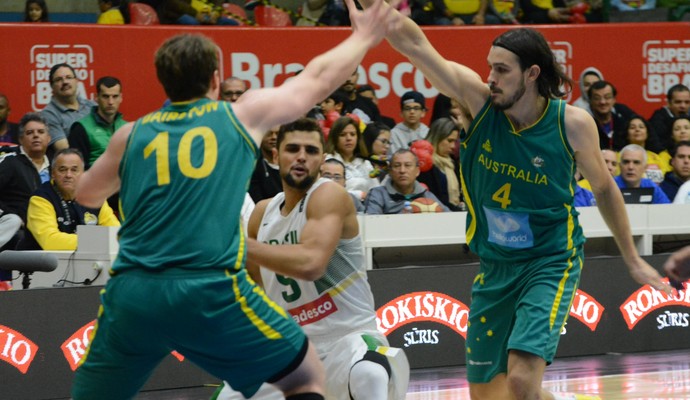 Brasil x Austrália amistoso basquete masculino Mogi das Cruzes (Foto: Cairo Oliveira)