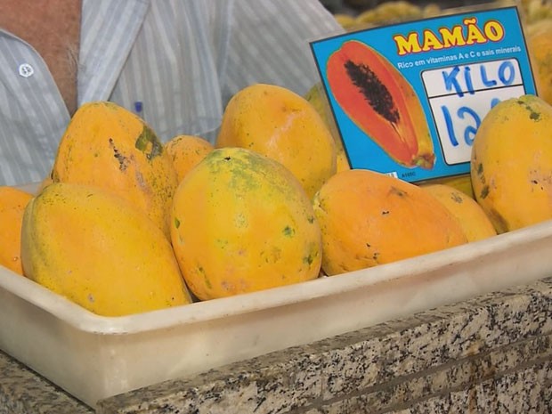 Frutas têm alta de até 30% na região após com chuvas após período de estiagem no Sul de Minas (Foto: Reprodução EPTV) Frutas têm alta de até 30% na região após com chuvas após período de estiagem no Sul de Minas (Foto: Reprodução EPTV)