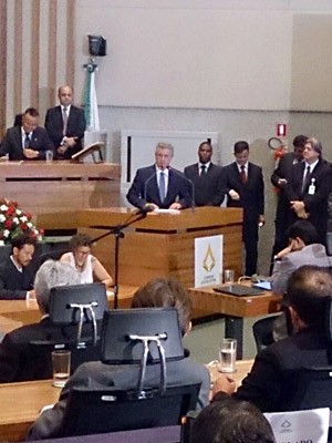 O governador do DF, Rodrigo Rollemberg, discursa para deputados na primeira sessão ordinária do ano na Câmara (Foto: Mateus Rodrigues/G1)