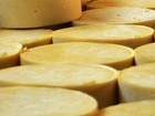 Cidade de MG preserva receita de queijo 'único' no alto da Mantiqueira