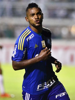 Evolução física vira último desafio de Borja por vaga de titular no Palmeiras