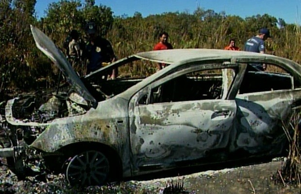 Taxista é sequestrado em GO e carro é encontrado carbonizado no TO (Foto: Reprodução/TV Anhanguera) Taxista é sequestrado em GO e carro é encontrado carbonizado no TO (Foto: Reprodução/TV Anhanguera)