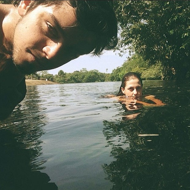 Rodrigo Simas viajou para o Amazonas com a atriz Christiana Ubach (Foto: Reprodução/Instagram)