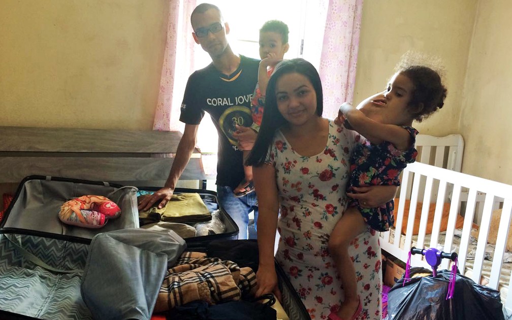 Família viaja para os Estados Unidos para cirurgia de Melyssa (Foto: Gabriela Gonçalves/G1)