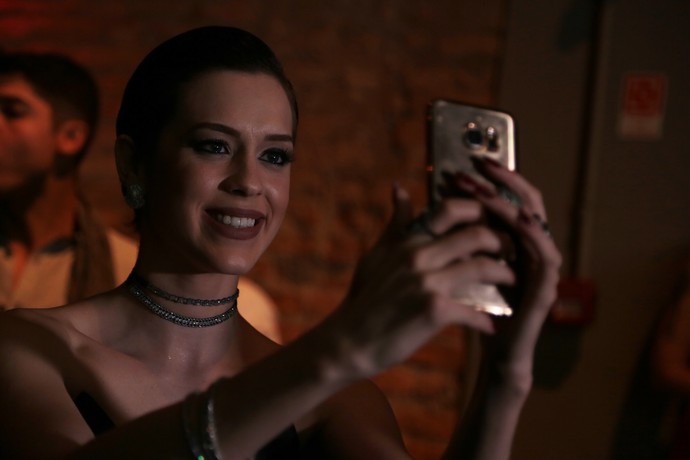 Sophia Abrahão faz selfie durante festa (Foto: Gshow)