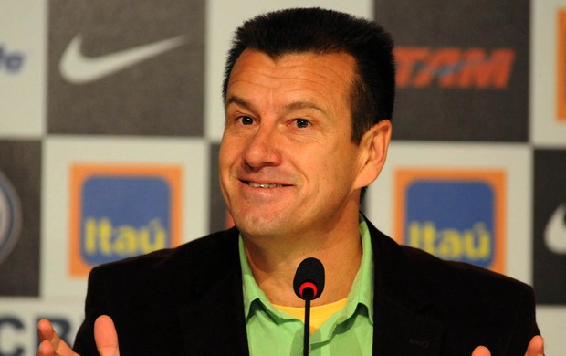 Dunga em entrevista coletiva após a convocação da seleção brasielira (Foto: Agência Photocâmera)