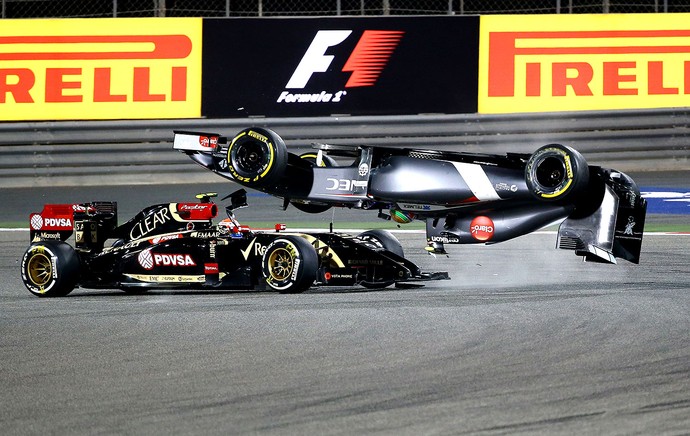 Esteban Gutierrez Pastor Maldonado acidente GP do Bahrein (Foto: AFP)