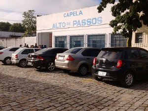 Corpo do PM morto a tiros na Baixada é velado em Resende (Foto: Isabel Sodré/TV Rio Sul) Corpo do PM morto a tiros na Baixada é velado em Resende (Foto: Isabel Sodré/TV Rio Sul)