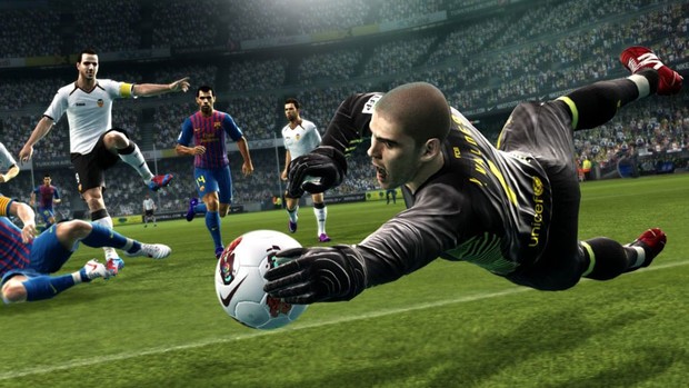 Defesa do goleiro em partida do game 'Pro Evolution Soccer 2013' (Foto: Divulgação)