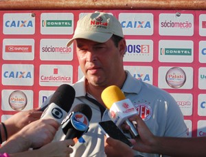 Roberto Fernandes - técnico do América-RN (Foto: Carlos Cruz/GloboEsporte.com)