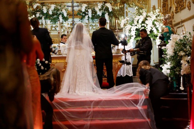 Vestido de noiva de Preta Gil tem 50 mil pérolas e renda chantilly francesa (Foto: Ag. News) Vestido de noiva de Preta Gil tem 50 mil pérolas e renda chantilly francesa (Foto: Ag. News)