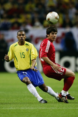 O volante Kleberson ganhou a posição no time de Felipão durante a Copa do Mundo de 2002 (Foto: Getty Images)