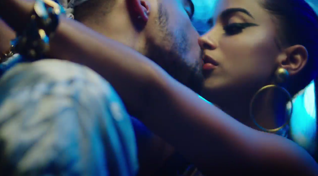 Anitta beija Maluma em clipe (Foto: Reprodução/Yotube)