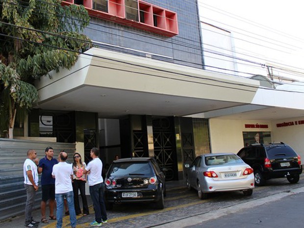 Hélio Queiroz continua internado em um hospital particular de Teresina (Foto: Abdias Bideh/GloboEsporte.com)