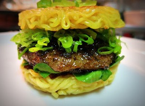 Ramen Burger  (Foto: Divulgação / Keizo Shimamoto)