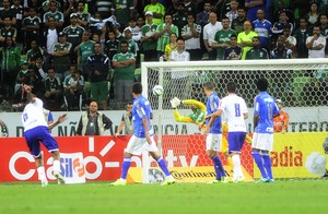 Martin Silva luta por defesa mais bonita com César, Cássio, Prass e Grohe