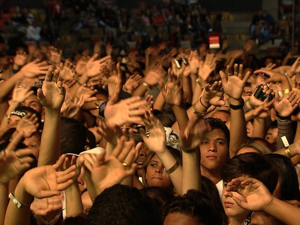 Público cantou ao show de sucessos da música gospel,  no Festival Promessas.  (Foto: Reprodução/TV Globo)
