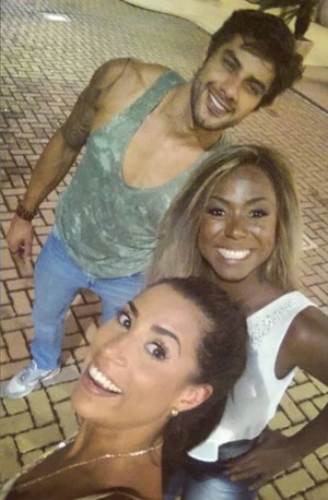 Renan encontra ex-sisters Juliana e Adélia (Foto: Arquivo pessoal)