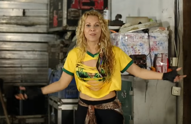 Joelma no clipe (Foto: Reprodução)