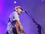 Nando Reis canta sucessos no Lupaluna e se aquece com o público