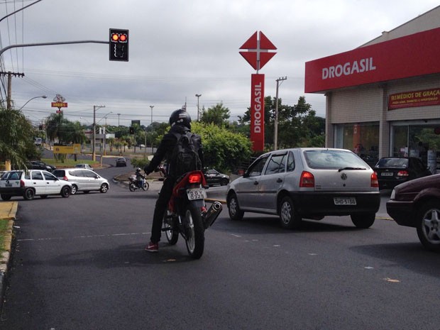 G1 Câmara aprova criação de faixa exclusiva para motos em semáforos