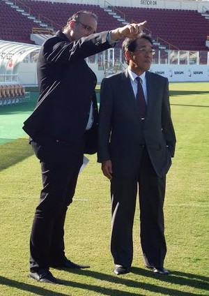 Umeda Kunio conversa com secretario de Turismo e Esporte, Adilson Junior (Foto: Givaldo Batista)