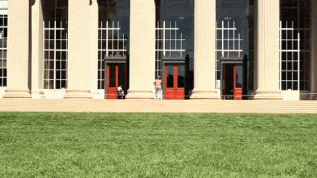 Robô do MIT consegue pular no meio da corrida. (Foto: Reprodução/YouTube)