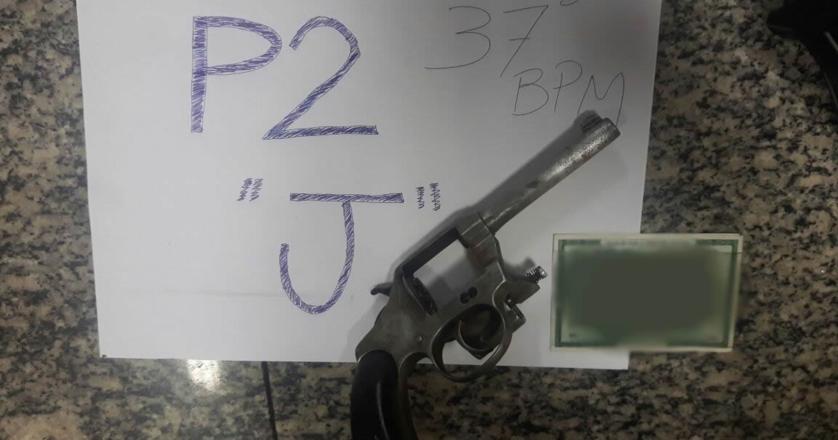 Jovem é preso com revólver na Via Dutra, em Itatiaia, RJ - Globo.com