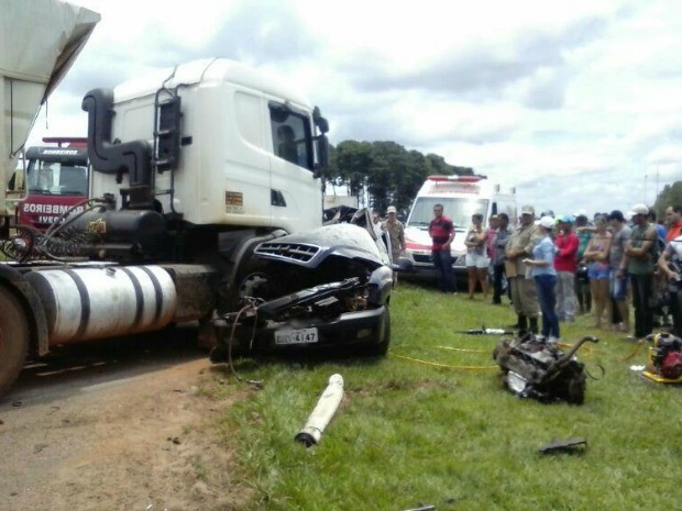 G1 Motorista De Caminhonete Morre Em Ao Bater De Frente Carreta