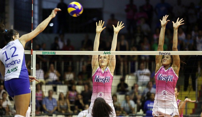 Natália, Lise Van Hecke e Adenízia Rio Osasco semifinal (Foto: João Neto) Natália, Lise Van Hecke e Adenízia Rio Osasco semifinal (Foto: João Neto)