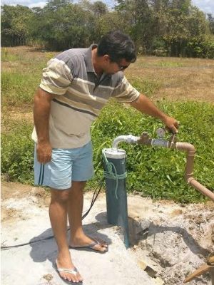 Bomba e perfuração de poço salvaram a produção de banana do agricultor José Dalvani  (Foto: Gioras Xerez/G1)