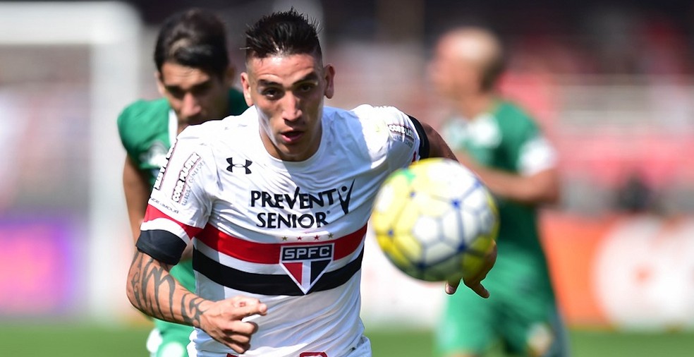 Centurión em ação com a camida de São Paulo no Brasileirão de 2016 (Foto: Marcos Ribolli)