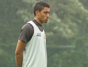 César, zagueiro da Ponte Preta (Foto: Carlos Velardi/ EPTV)