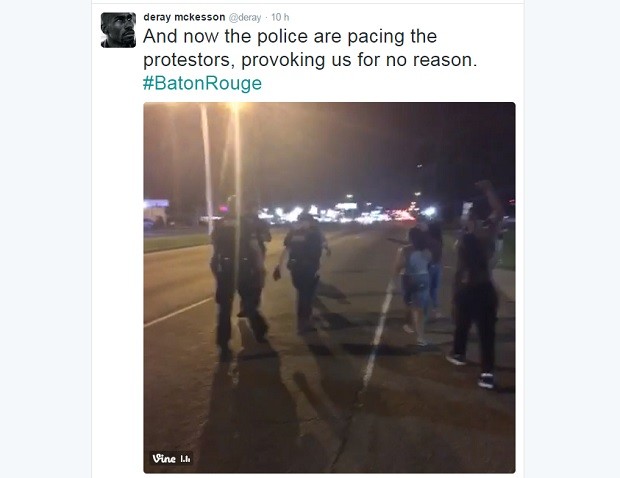 Manifestante publicou vídeos do protesto em Baton Rouge e acusou a polícia de violência e provocação "sem nenhuma razão" (Foto: Reprodução / Twitter)