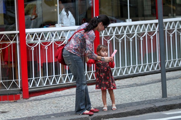  Claudia Mauro e Paulo César Grande com filhos (Foto: Wallace Barbosa/AgNews)