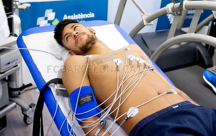 Neymar exames médicos do Barcelona (Foto: Víctor Salgado / Site Oficial do Barcelona)
