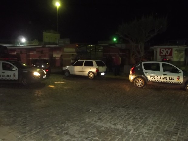 Crime aconteceu em praça no centro de São José de Mipibu, RN (Foto: Cláudio Dantas)