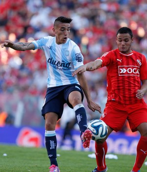 Ricardo Centurion Nestor Breitenbruch  Independiente x Racing (Foto: Getty Images)