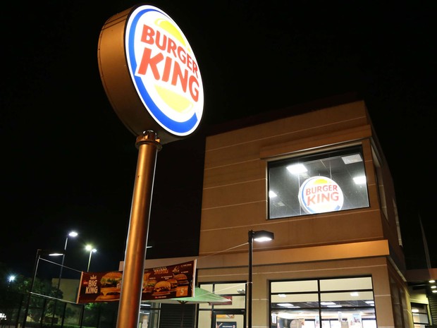 Unidade do Burguer King alvo de tentativa de assalto na madrugada deste domingo (7) (Foto: EDISON TEMOTEO/FUTURA PRESS/FUTURA PRESS/ESTADÃO CONTEÚDO)