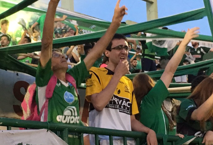 torcedor criciÃºma vigilia arena condÃ¡ chapecoense (Foto: Diego Madruga / GloboEsporte.com)