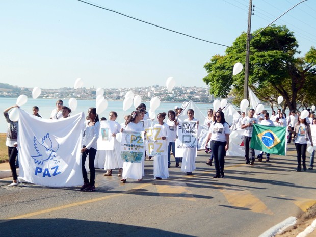 Caminhada pela paz, violência, Jonathan Oliveira Estevão, protesto, Boa Esperança (Foto: Adriano de Oliveira/ VC no G1)